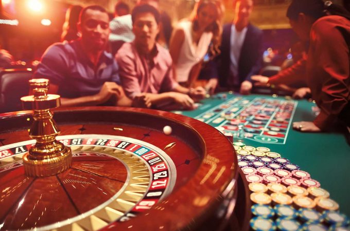 Utilize the facilities in online casinos to earn money without any investment