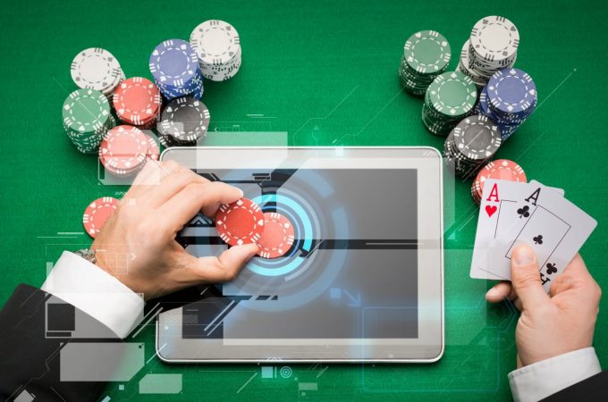 The way to play online gambling with poker cards